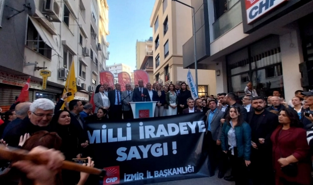 CHP İzmir, Ahmet Özer için tek ses oldu: “Halkın iradesini korumaya kararlıyız”