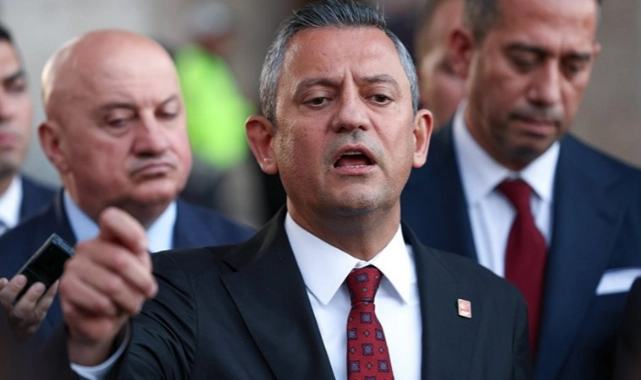 CHP lideri Özel'den ayağa kalkma eleştirilerine yanıt: "Kaybediyorsak ben kaybediyorum"