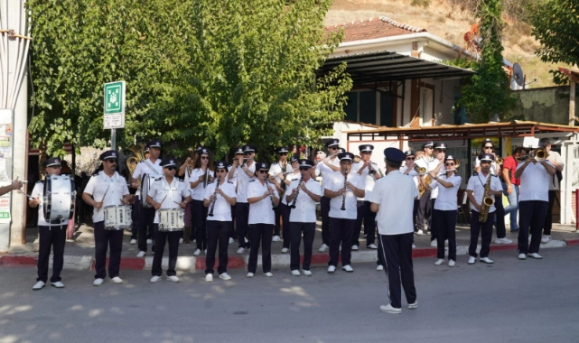 Cumhuriyet coşkusu Kemalpaşa'da başladı