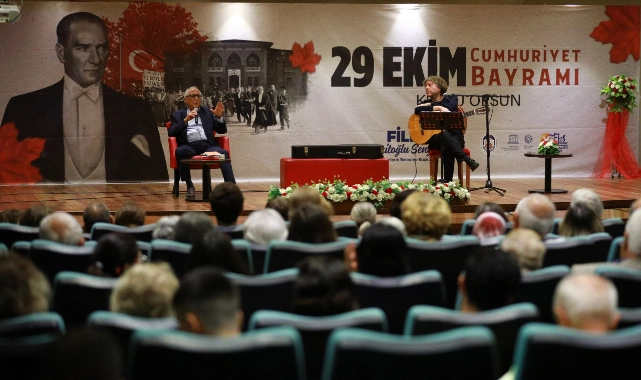 “Cumhuriyet’in Aydınlığı” mısralarla melodileri buluşturdu