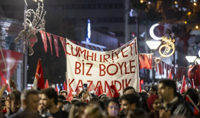 Cumhuriyet ışığı İzmir'den parladı! 