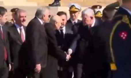 Dervişoğlu'ndan "tokalaşma" açıklaması: "Üzerimde hakkı var"