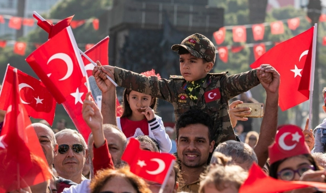 Dev Türk bayraklı kortej, fener alayı ve törenler... İzmir, 29 Ekim'e hazır! 