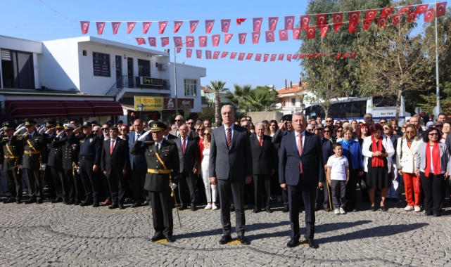 Güzelbahçe’de Ata’nın huzuruna çelenk sunuldu