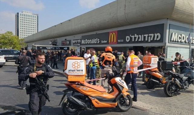 İsrail'de otobüs terminaline silahlı saldırı: Ölü ve yaralılar var