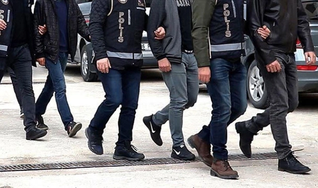 İzmir'de üç ilçede operasyon: 8 kişi yakalandı