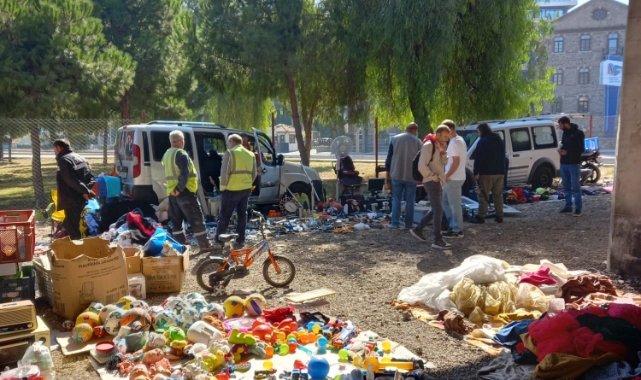 İzmir'in yeni pazarında, yetkililerden yardım talebi!