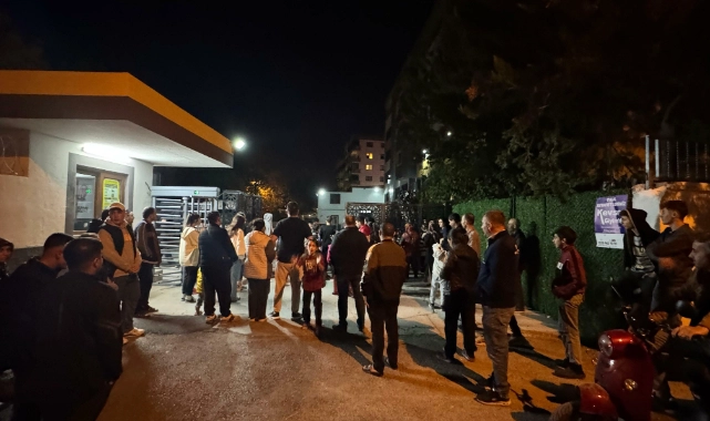 Karabağlar'da, karanlıkta eğitime veliler tepki gösterdi