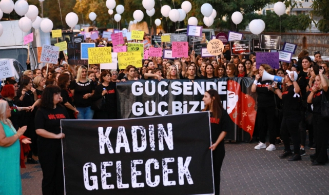 Kırık Saçlar özgürlüğe Efes Selçuk sokaklarında yürüdü