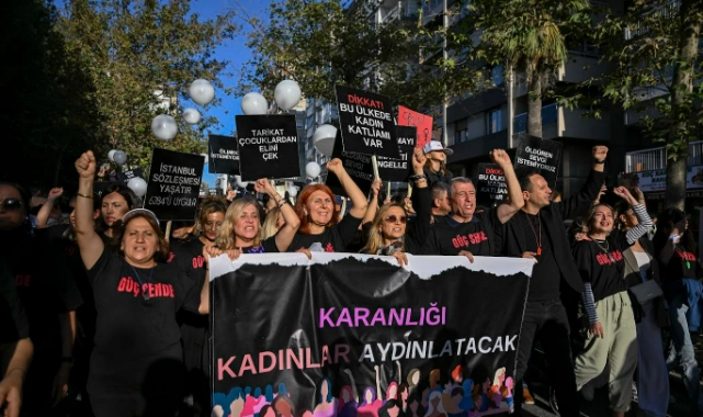 "Kırık Saçlar Özgürlüğe Yürüyor" hareketi Bornova'da devam etti: "Sessiz kalmayacağız, susmayacağız!" 