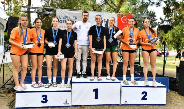 Liseliler Plaj Voleybolu Şenliği coşkuyla sona erdi
