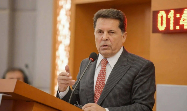 Ahmet Özer, yazdığı mektupla anlattı: “İmamoğlu’nu oyun dışı bırakmayı hedefliyorlar”