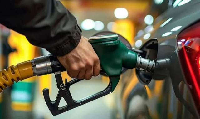 Akaryakıtta tabela değişti: Benzine indirim geldi!