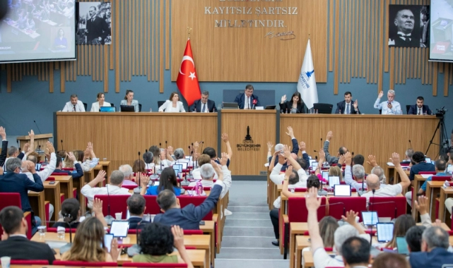 Başkan Tugay'a 600 milyon liralık kredi için tam yetki 