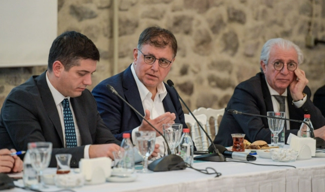 Başkan Tugay’dan İEKK toplantısında müjde: “İzmir’in kronik sorunu çözülüyor”