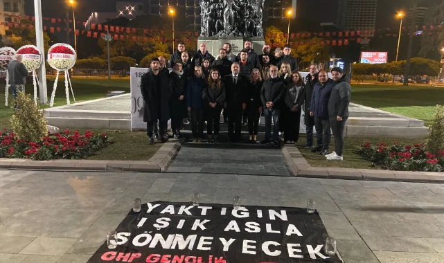 CHP İzmir, sabahın ilk ışıklarında Atatürk'ün huzurundaydı