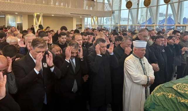 CHP lideri Özel, yalnız bırakmadı… Günay’ın oğlu, toprağa verildi