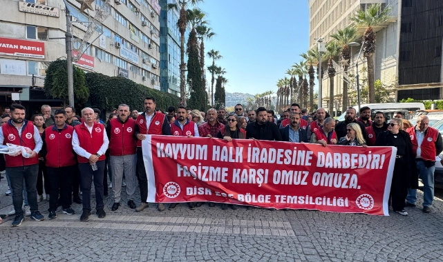 DİSK, İzmir’de Ahmet Özer için ses yükseltti: “Hiçbir baskıya boyun eğmeyeceğiz” 
