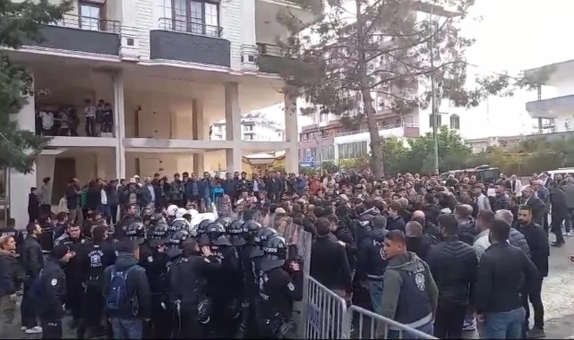 EGM'den yazılı açıklama: 16 güvenlik görevlisi yaralandı, 140 şüpheli gözaltına alındı!