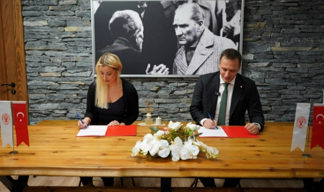Gençlerin enerjisiyle daha güçlü Bornova için imzalar atıldı