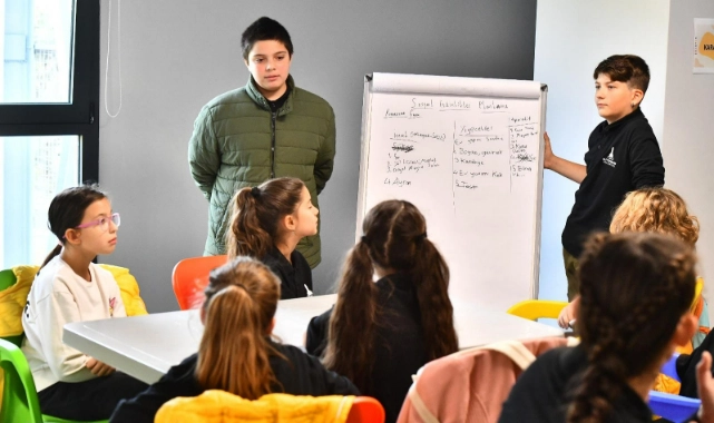 İzmir’de çocukların da sözü var... Çocuk Meclisi’nin komisyon toplantıları başladı! 