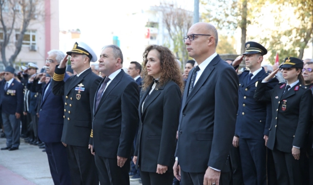 Karşıyaka’da hayat durdu; kalpler Atatürk için attı!  