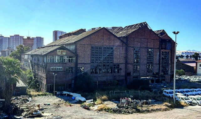 Konak’ta gündem Tarihi Elektrik Fabrikası: İmar planı değişikliğine ret!