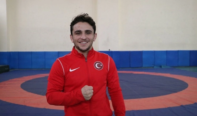 Milli güreşçi Ahmet Duman'dan, gümüş madalya