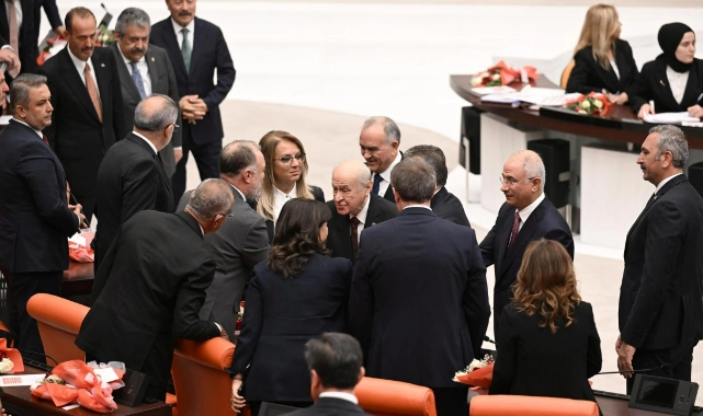 Son anket sonuçları belli oldu: Devlet Bahçeli'nin DEM Partililerle tokalaşması halka nasıl yansıdı? 