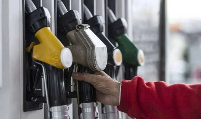 Akaryakıtta tabela değişiyor: Benzine indirim geliyor!
