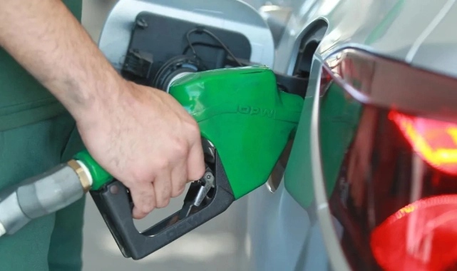 Araç sahiplerinin dikkatine: Benzine zam bekleniyor!