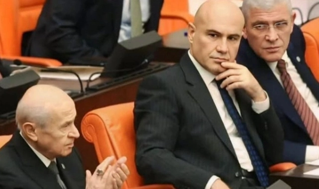 Dervişoğlu, gündem olan bakışını açıkladı: "Hiçbir şey beni şaşırtmaz"