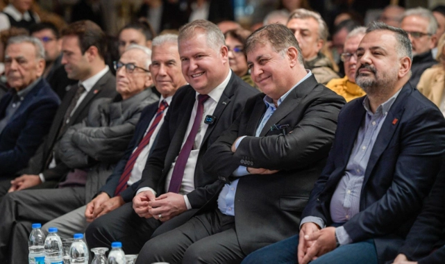 Başkan Tugay, Urla Zeytin ve Sanat Festivali'nde İzmirlilere seslendi: İzmir’i layıkıyla temsil etmeye devam edeceğiz