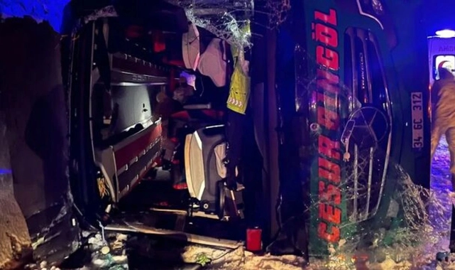 Bingöl'de otobüs devrildi: İki kişi öldü, 16 kişi yaralandı!