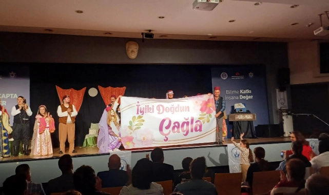 Çağdaş İzmir Derneği Tiyatro Topluluğu, SMA'lı Çağla gülsün diye sahnede! 