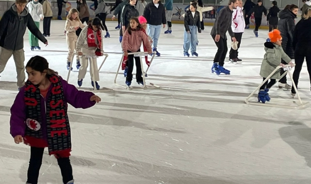 Çiğli'de Gençlere Sporla Yeni Bir Deneyim: Buz Pateni Eğitimi