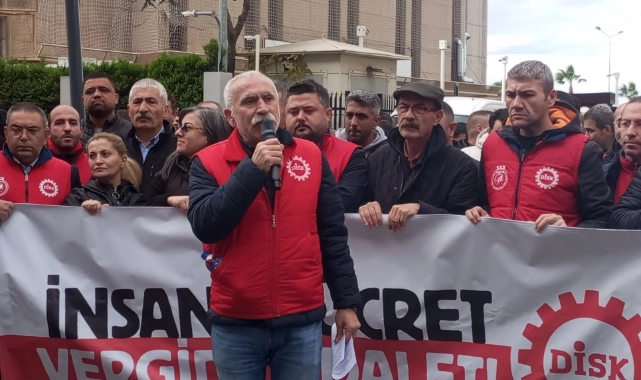 DİSK, 'asgari ücret' için sokaktaydı: Vergide adalet olmadan, gelirde adalet olmaz