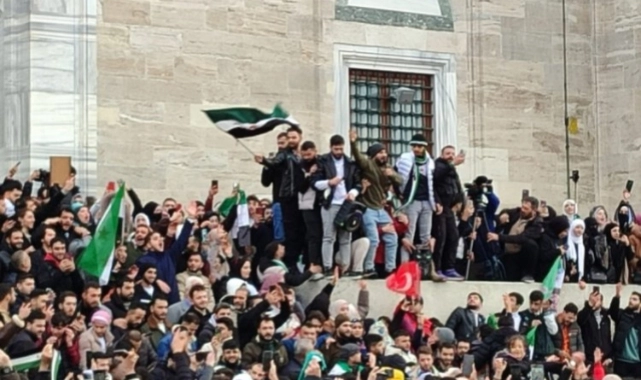 Esad'ın düşüşü Fatih Camii'nde kutlandı