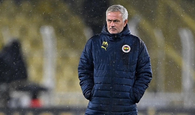 Fenerbahçe Teknik Direktörü Mourinho, ameliyat oldu