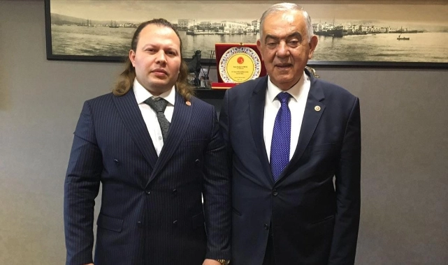 İzmir'in  spor ve iş dünyasının ünlü ismi Alper Şenol siyasete güçlü bir giriş yaptı…