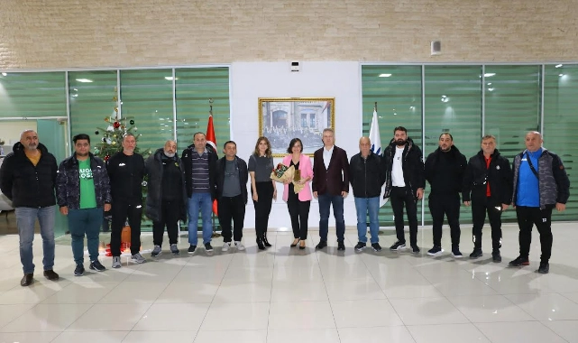 Karabağlar'daki amatör spor kulüplerinden Başkan Kınay'a teşekkür ziyareti