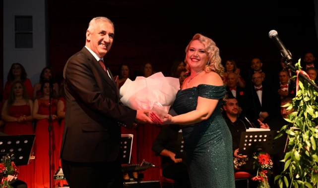 Manisa Büyükşehir Belediyesi Türk sanat müziği korosu yeni yılı şarkılarla karşıladı!