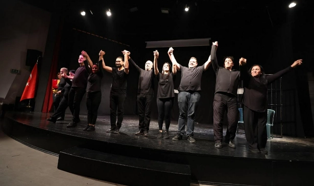 Menderes, ilk kez Tiyatro Festivali’ndeydi