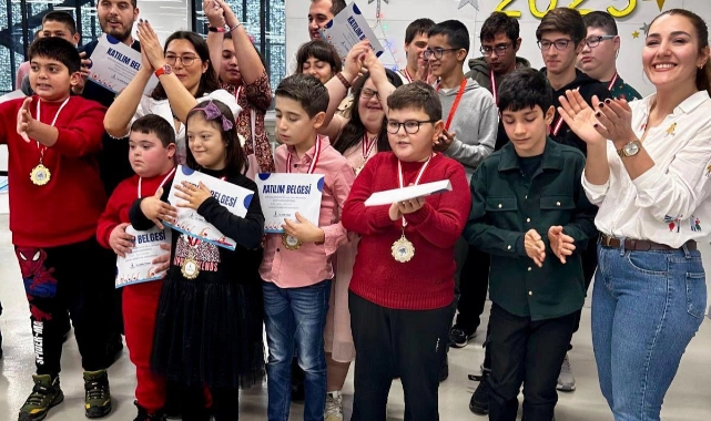 Özel çocuklar yeni yıla başarı mutluluğuyla giriyor