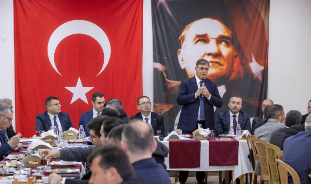 Başkan Tugay, muhtarlarla bir araya geldi: İzmir'in tüm ilçelerini dengeli ve adil şekilde hizmetle buluşturacağız