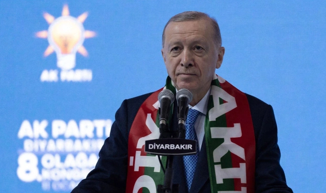 Cumhurbaşkanı Erdoğan, Diyarbakır'da partililerine seslendi: Bizim kardeşliğimiz İslam kardeşliğidir