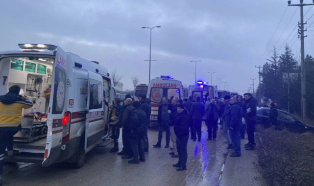 İki otobüs ve iki minibüsün karıştığı zincirleme kazada 26 kişi yaralandı!