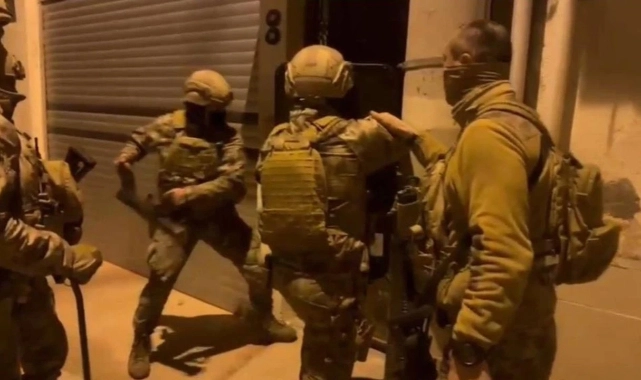 İzmir'de 26 adrese baskın yapıldı: Çok sayıda silah ve mühimmat ele geçirildi!
