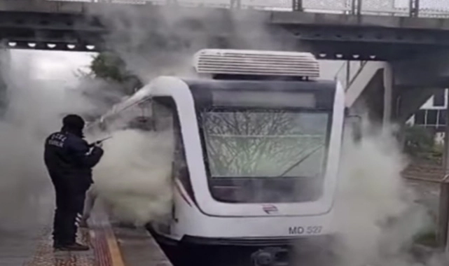 İzmir Metro'da yangın çıktı! Yolcular tahliye edildi