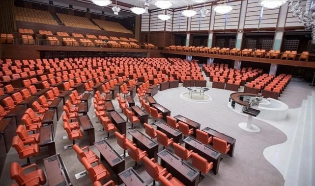 Özgür Özel ve Müsavat Dervişoğlu'nun da bulunduğu 14 isim için dokunulmazlık dosyaları hazırlandı